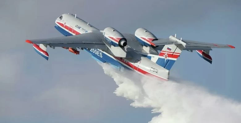 Φωτιά στη Σαλαμίνα -Έπιασε δουλειά το θηριώδες αμφίβιο αεροσκάφος Beriev-200